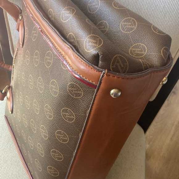 Adrienne vittadini large brown & gold handbag purse in great shape - Picture 5 of 16